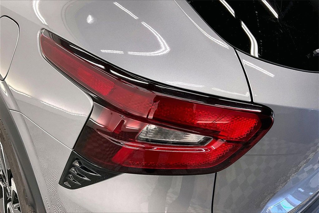 Used 2024 Chevrolet Trax RS image 27