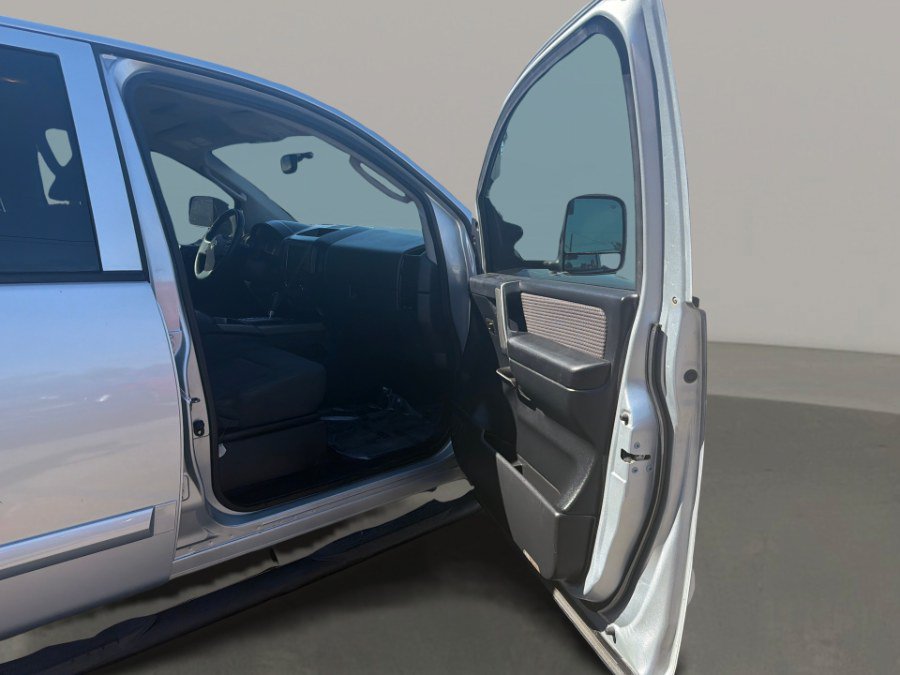 Used 2011 Nissan Titan SV w/ SV Premium Utility Pkg RWD image 14