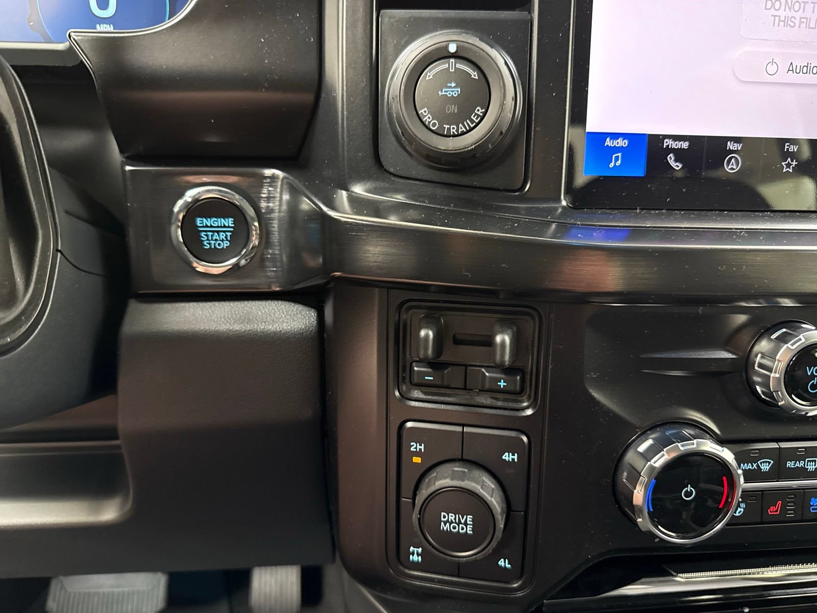 New 2026 Ford F250 Lariat w/ Black Appearance Package AWD/4WD image 25