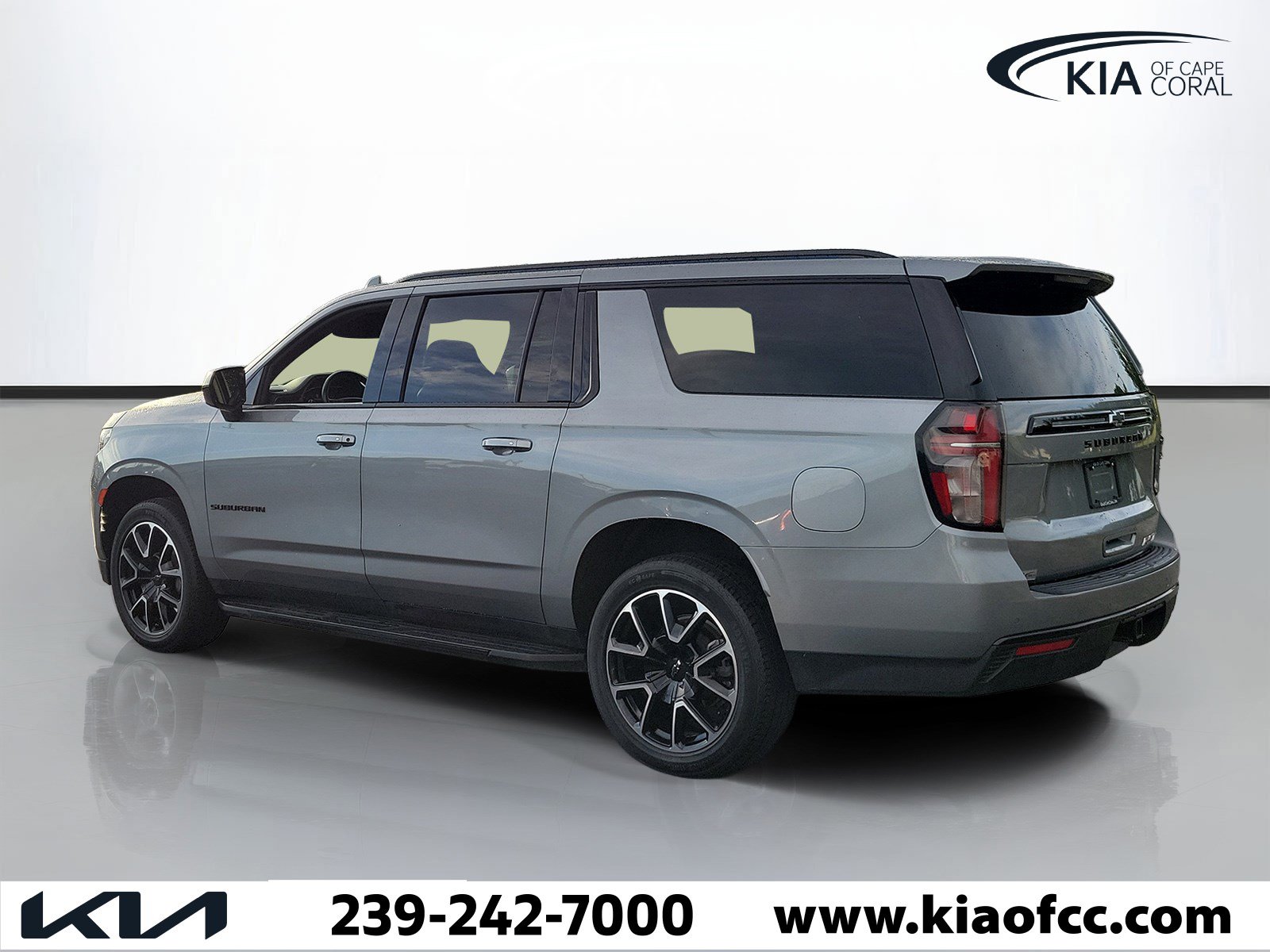 Used 2024 Chevrolet Suburban RST RWD image 4