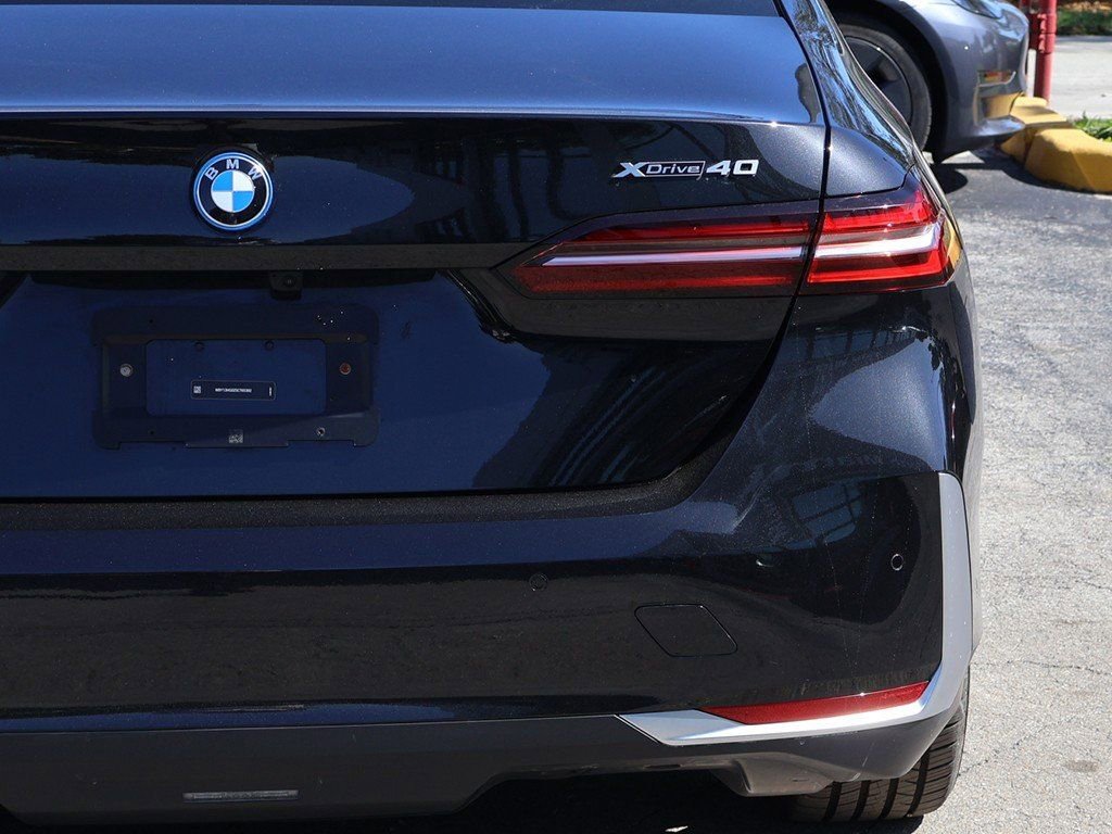 Used 2025 BMW i5 xDrive40 w/ Premium Package AWD/4WD image 18