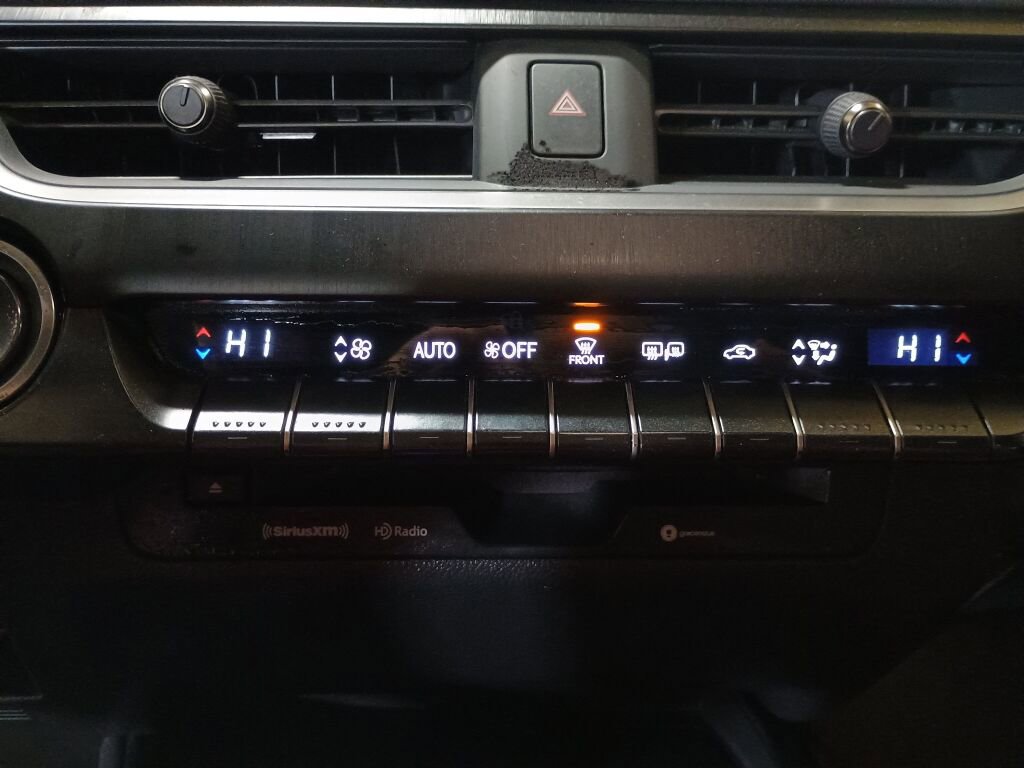 Used 2022 Lexus UX 200 F Sport w/ Accessory Package (Z2) image 16