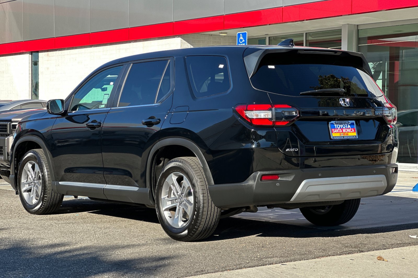 Used 2025 Honda Pilot EX-L image 6