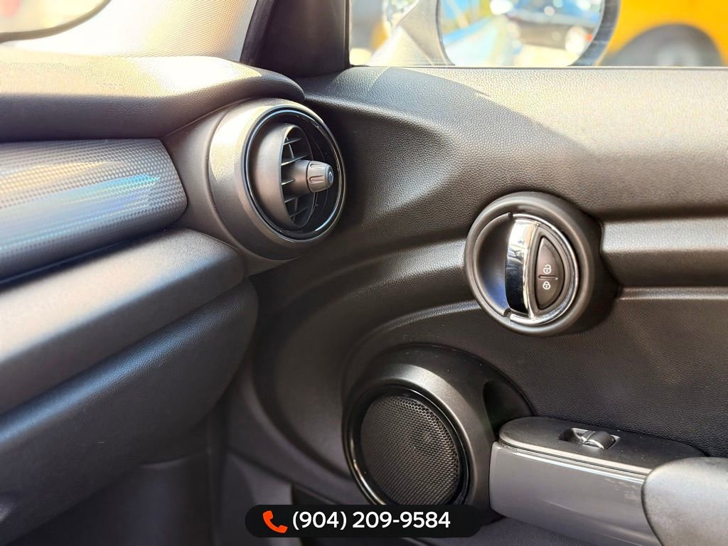 Used 2015 MINI Cooper 4-Door Hardtop image 15