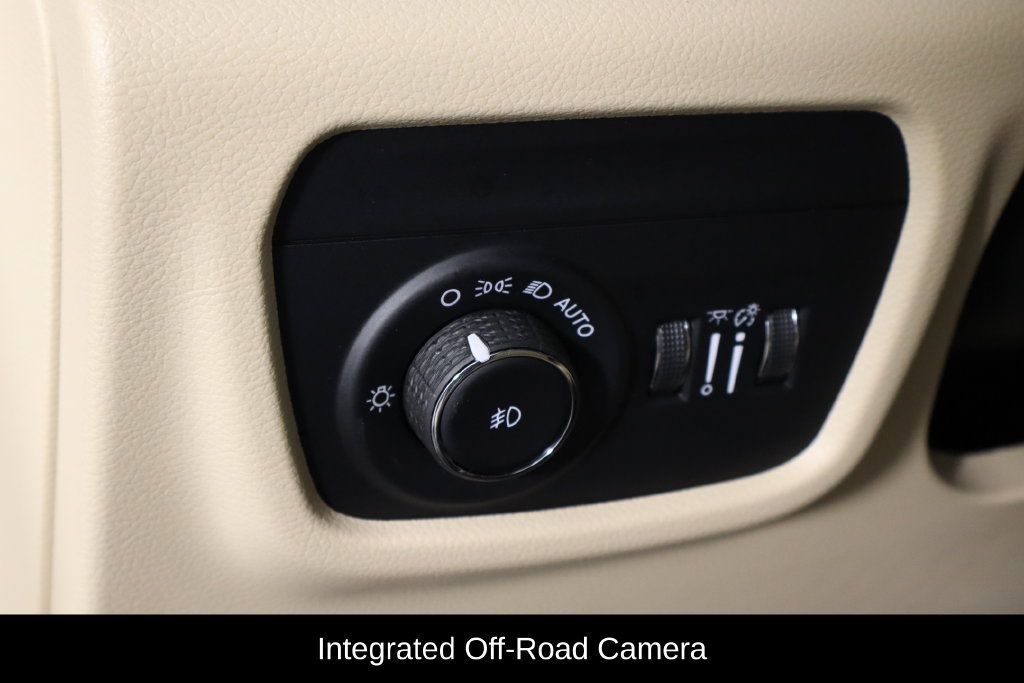 Used 2023 Jeep Grand Cherokee L Limited w/ Luxury Tech Group II AWD/4WD image 23
