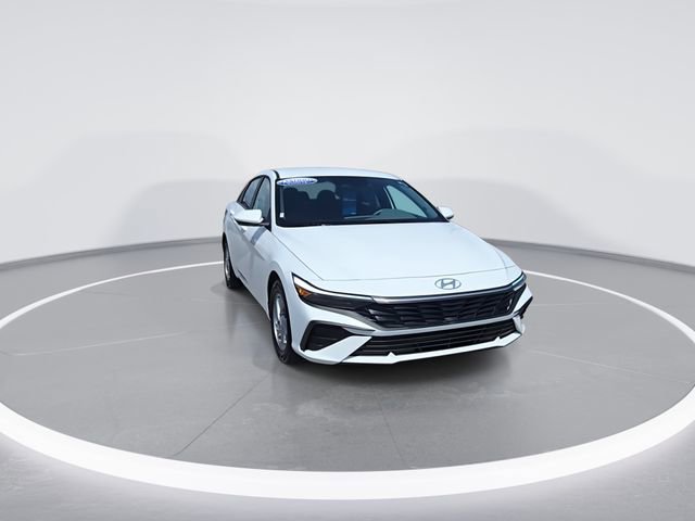 Used 2025 Hyundai Elantra SE FWD video 3