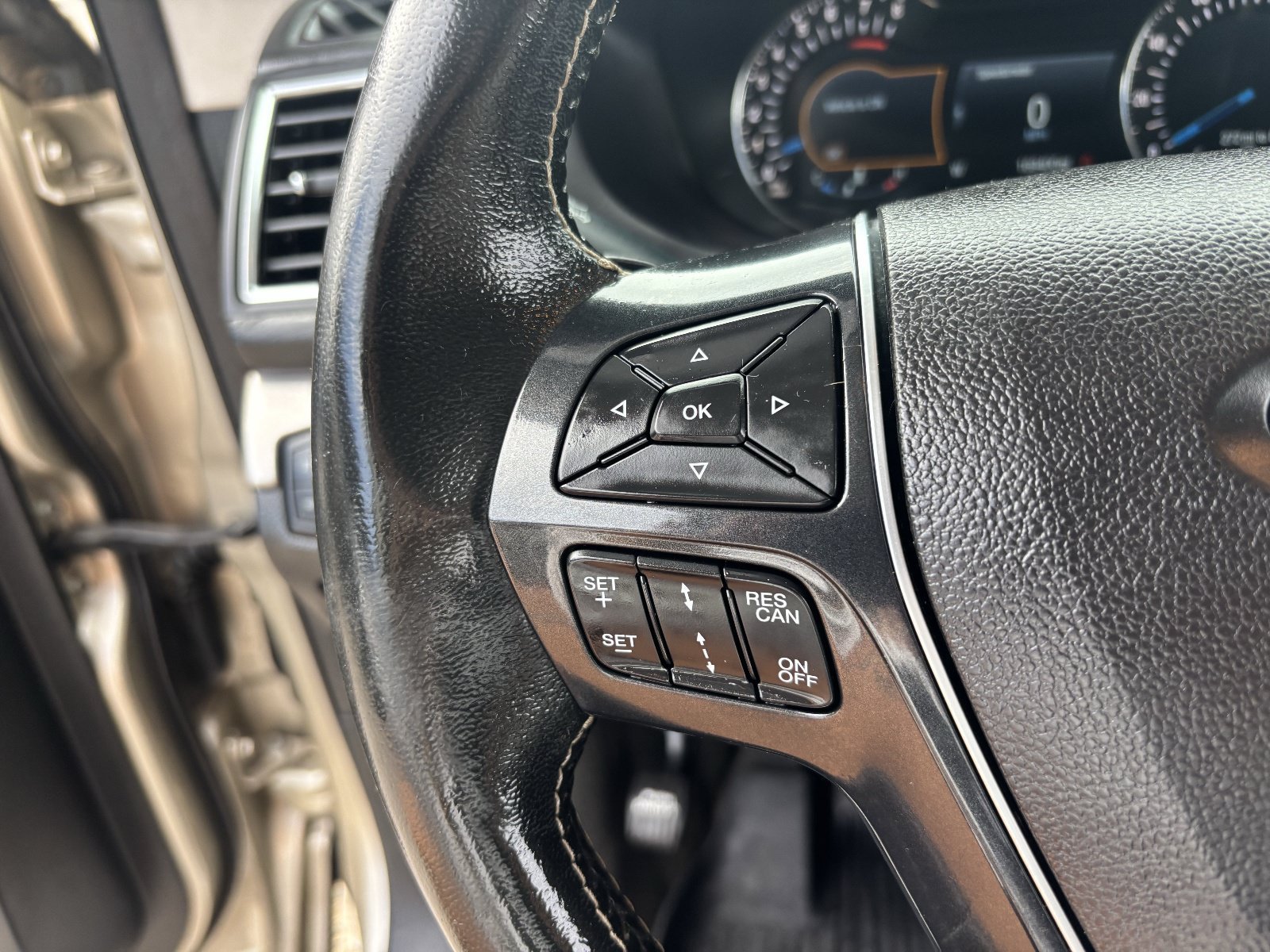 Used 2017 Ford Explorer Platinum AWD/4WD image 31