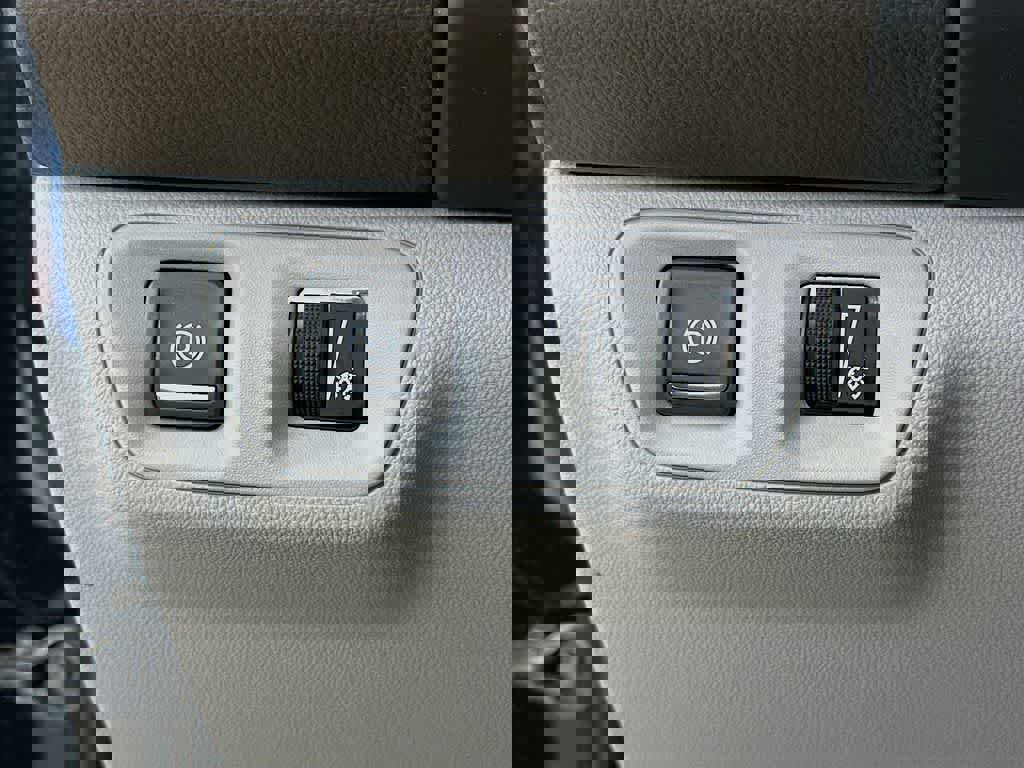 Used 2023 GMC Acadia SLT w/ Preferred Package image 26