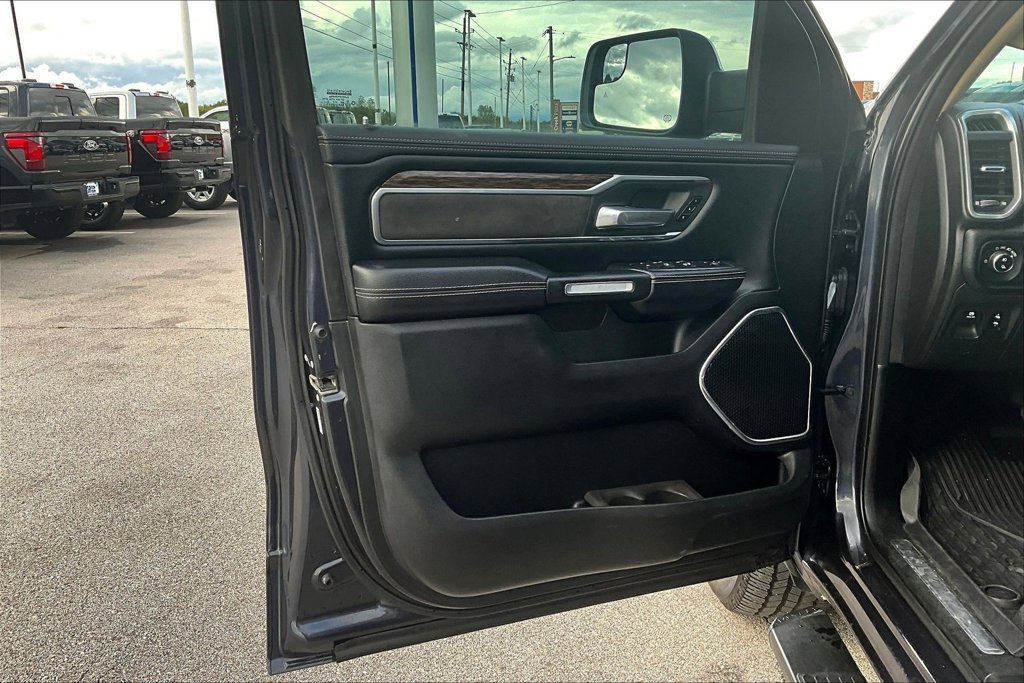 Used 2019 RAM 1500 Laramie AWD/4WD image 18