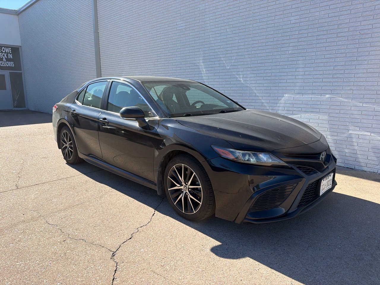Used 2022 Toyota Camry SE w/ Convenience Package FWD image 1