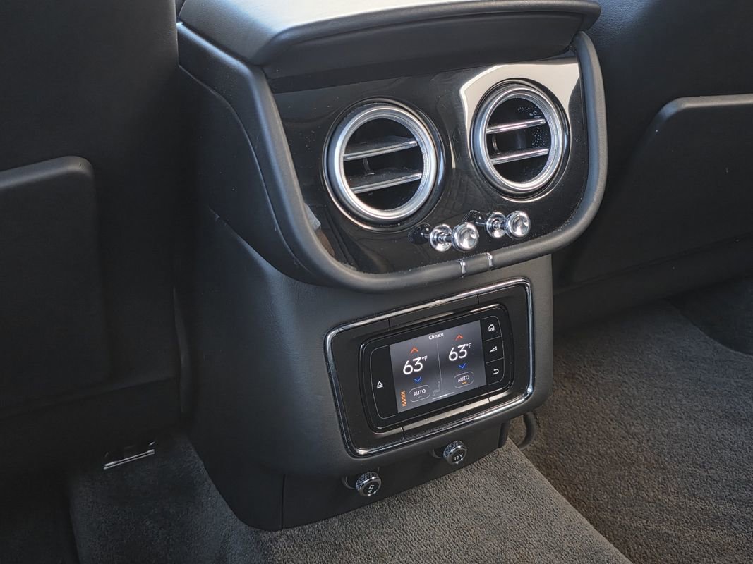 Used 2017 Bentley Bentayga image 30