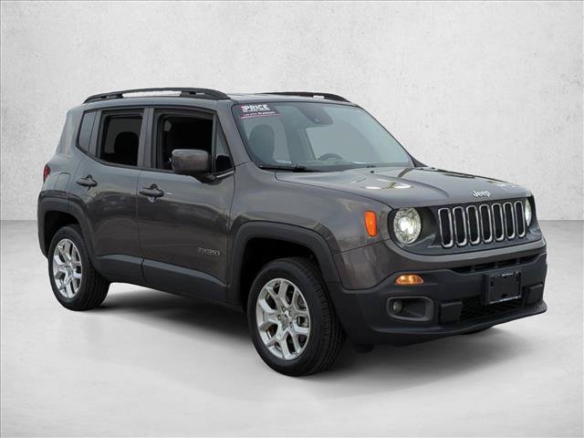 Used 2017 Jeep Renegade Latitude w/ Advanced Technology Group AWD/4WD image 3
