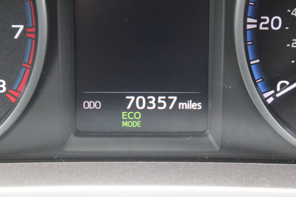 Used 2018 Toyota RAV4 LE FWD image 29