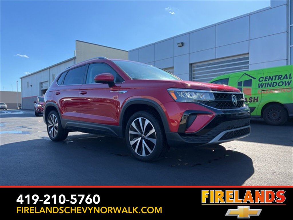 Used 2022 Volkswagen Taos SE w/ Panoramic Sunroof Package