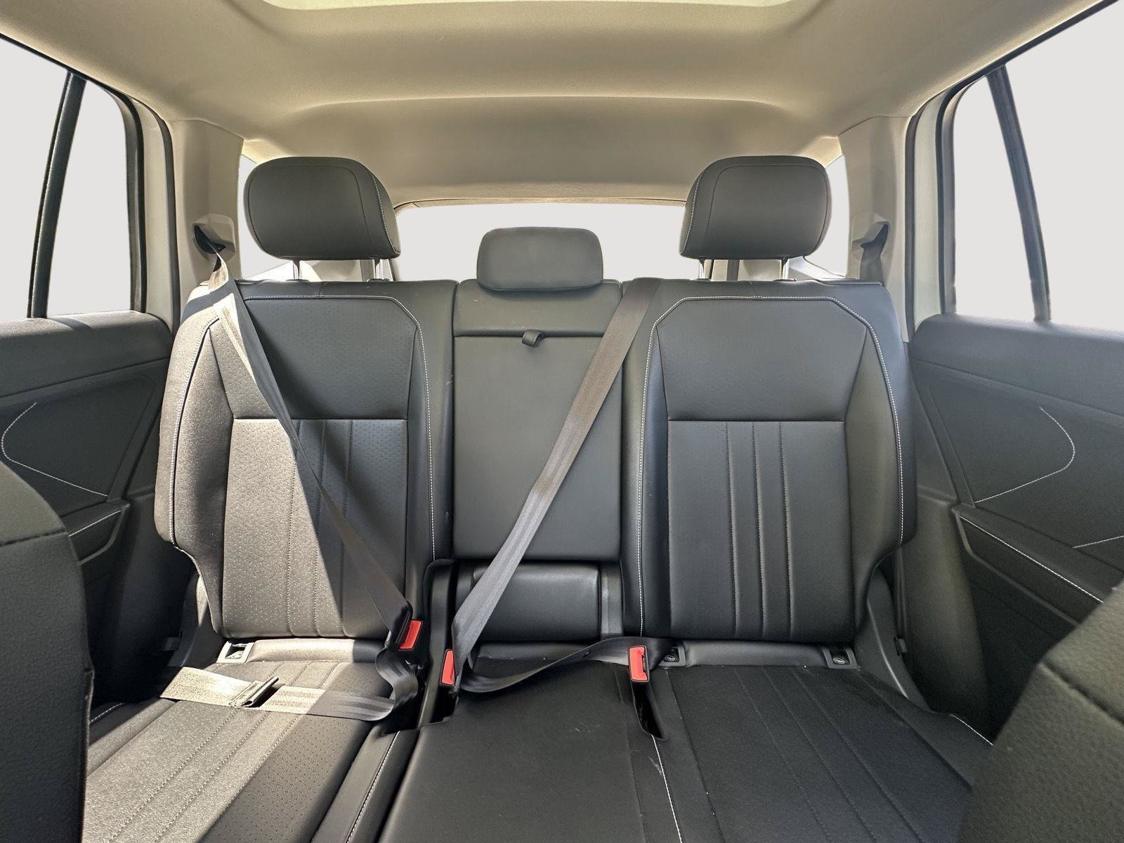 Used 2022 Volkswagen Tiguan SE FWD image 13