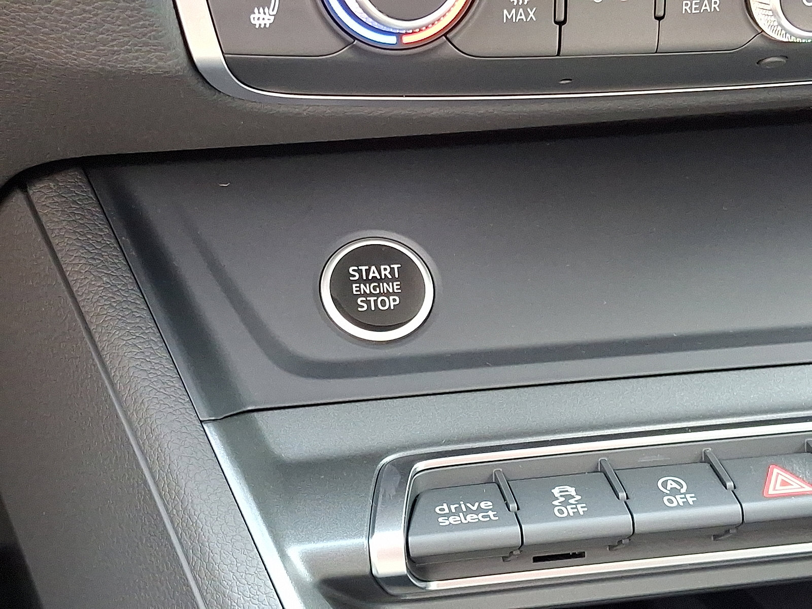 New 2025 Audi Q3 2.0T Premium image 14