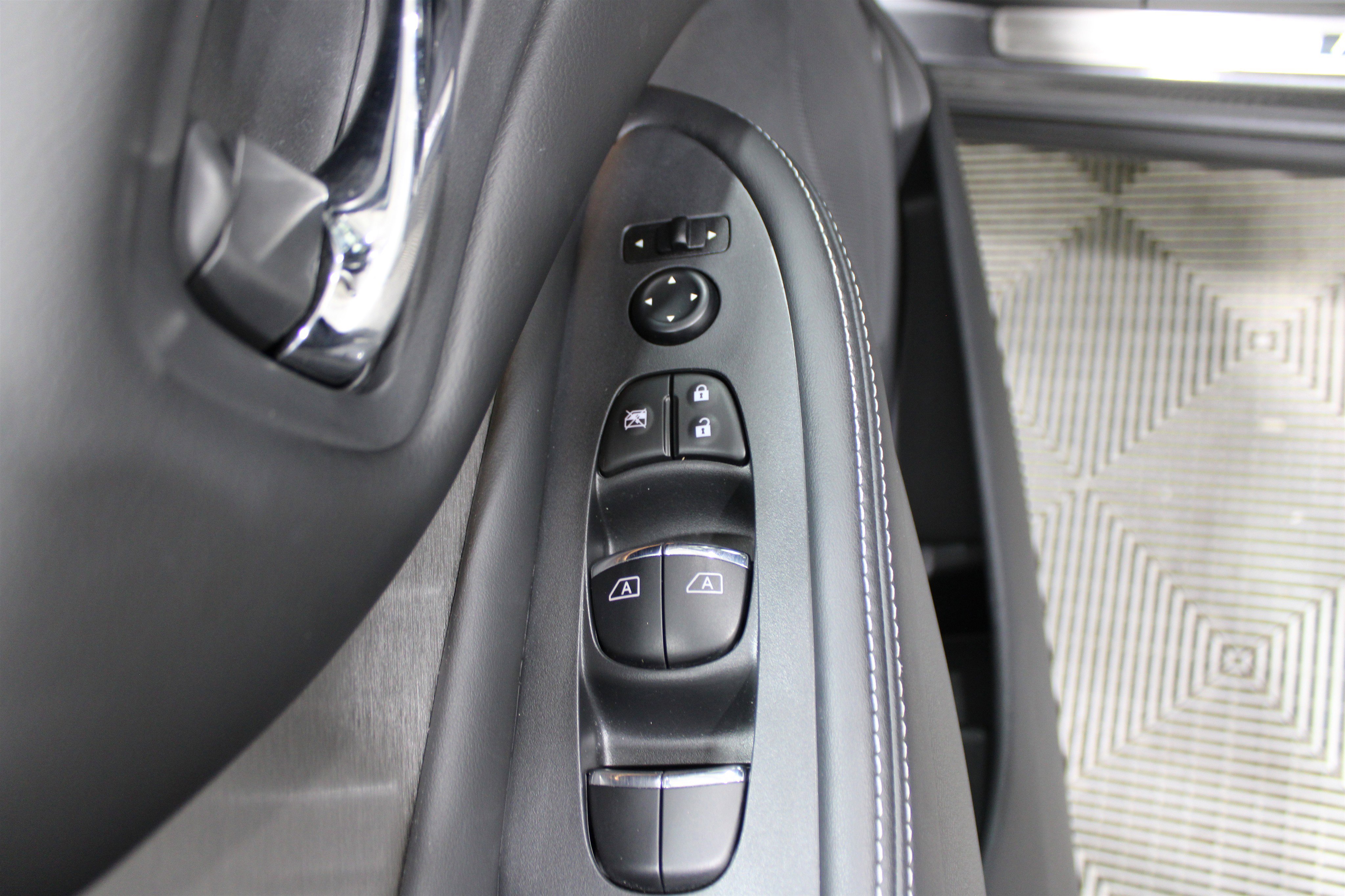 Used 2023 Nissan Murano SL w/ SL Moonroof Package image 7