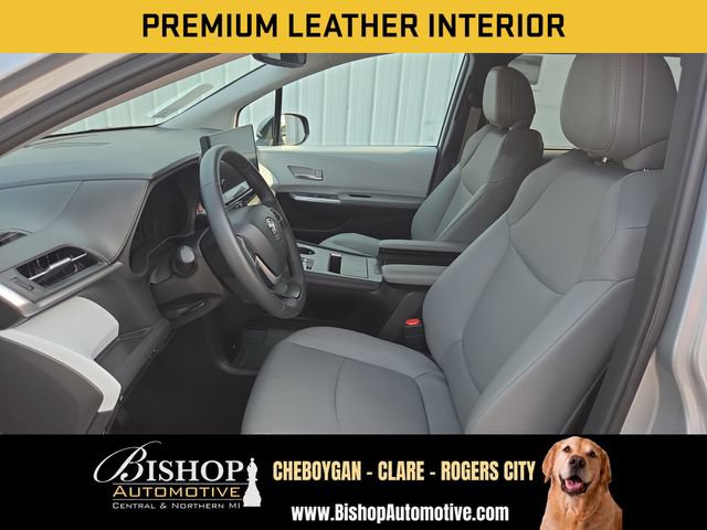 Used 2025 Toyota Sienna XLE FWD image 5