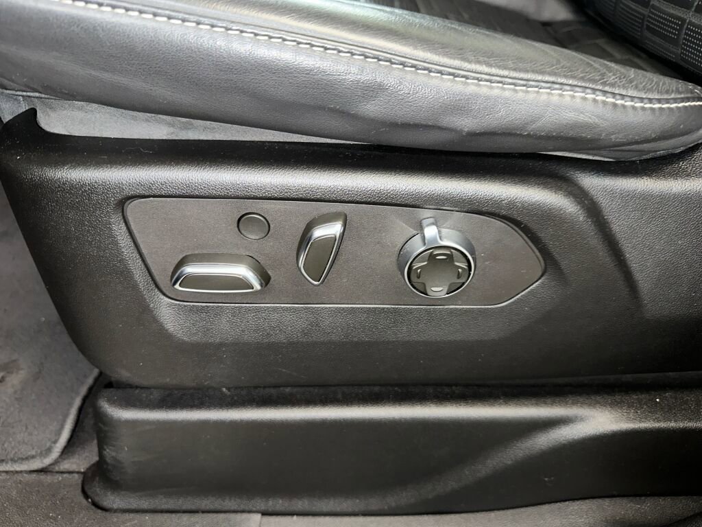 Certified 2023 Cadillac Escalade Sport Platinum w/ LPO, ONYX Package image 8