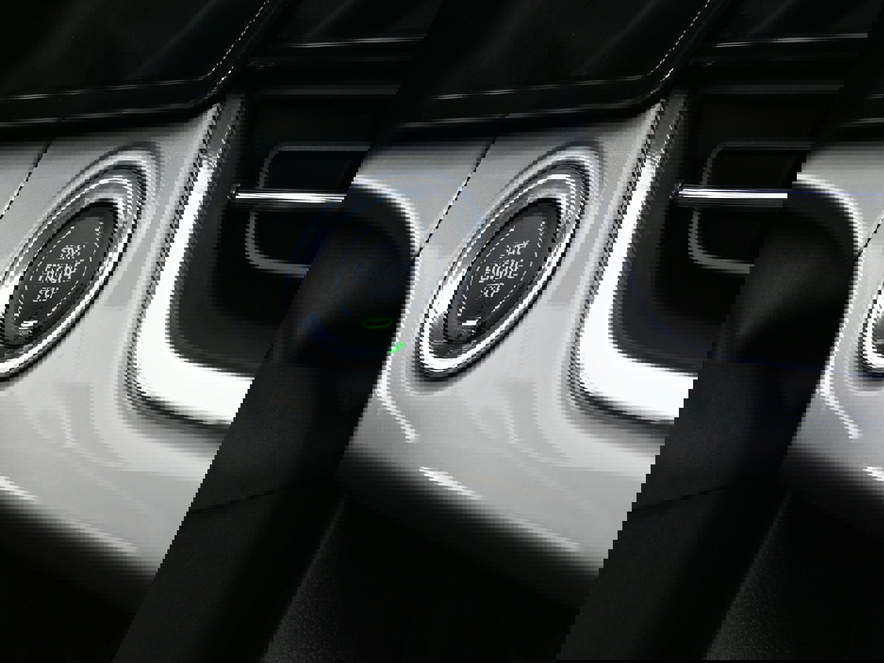 Used 2025 Chevrolet Trax LT w/ LT Convenience Package image 18