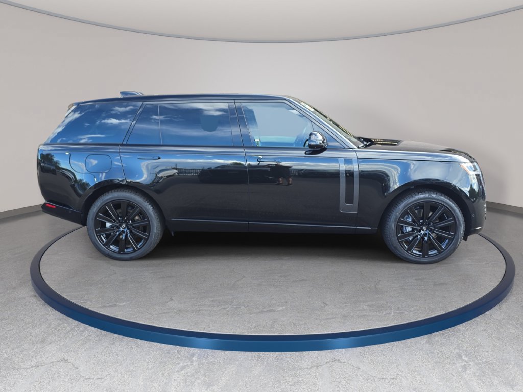 New 2027 Land Rover Range Rover Long Wheelbase SE AWD/4WD image 4
