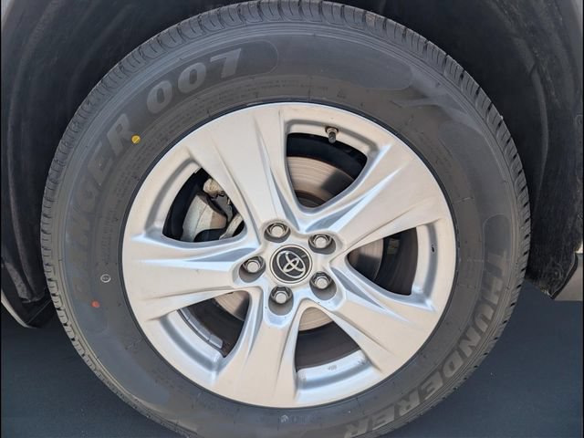 Used 2019 Toyota RAV4 XLE w/ Convenience Package FWD image 20