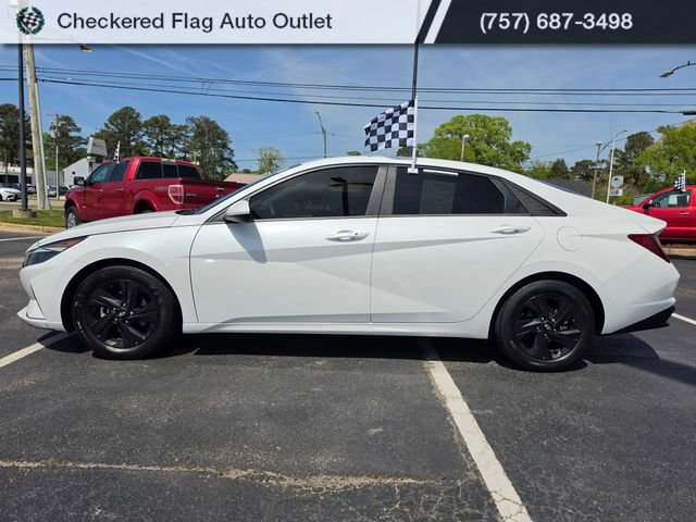 Used 2022 Hyundai Elantra SEL w/ Convenience Package image 3