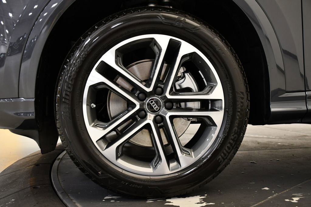 Certified 2025 Audi Q5 Premium w/ Convenience Package AWD/4WD image 13