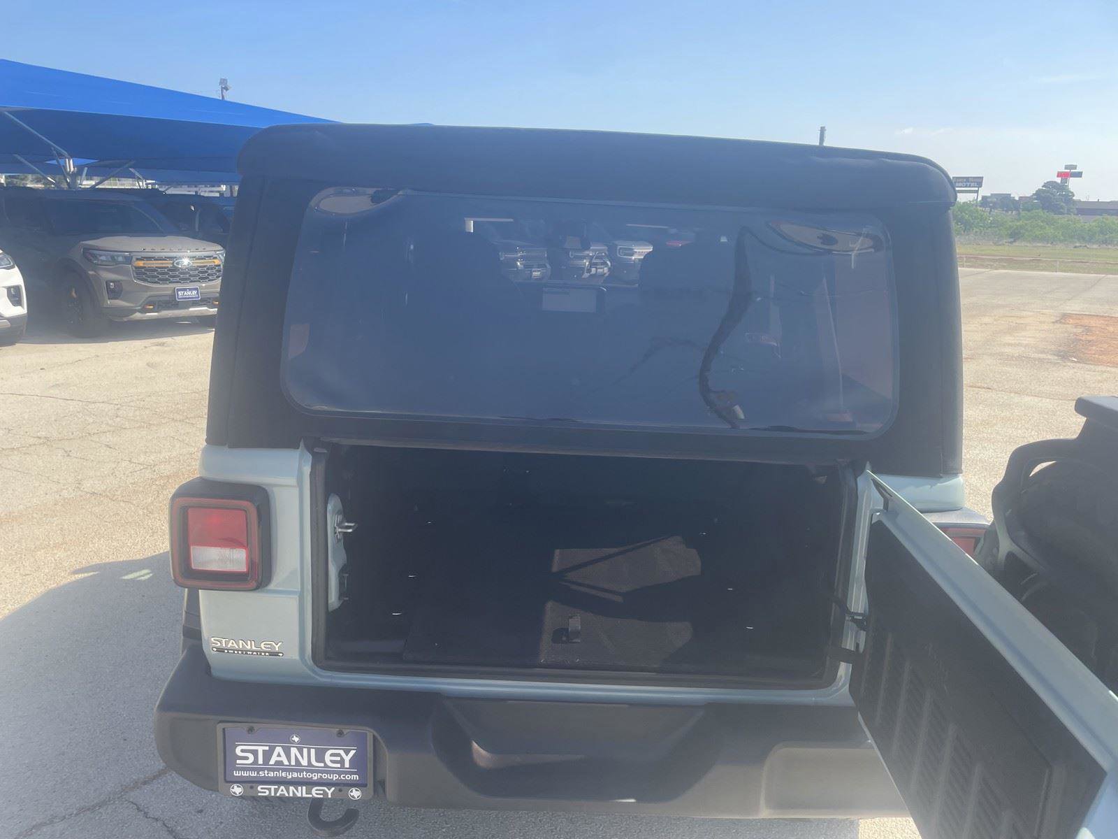 Used 2024 Jeep Wrangler Unlimited Sport AWD/4WD image 30