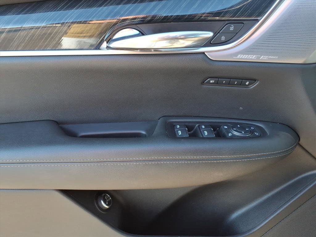 Used 2023 Cadillac XT6 Premium Luxury image 16
