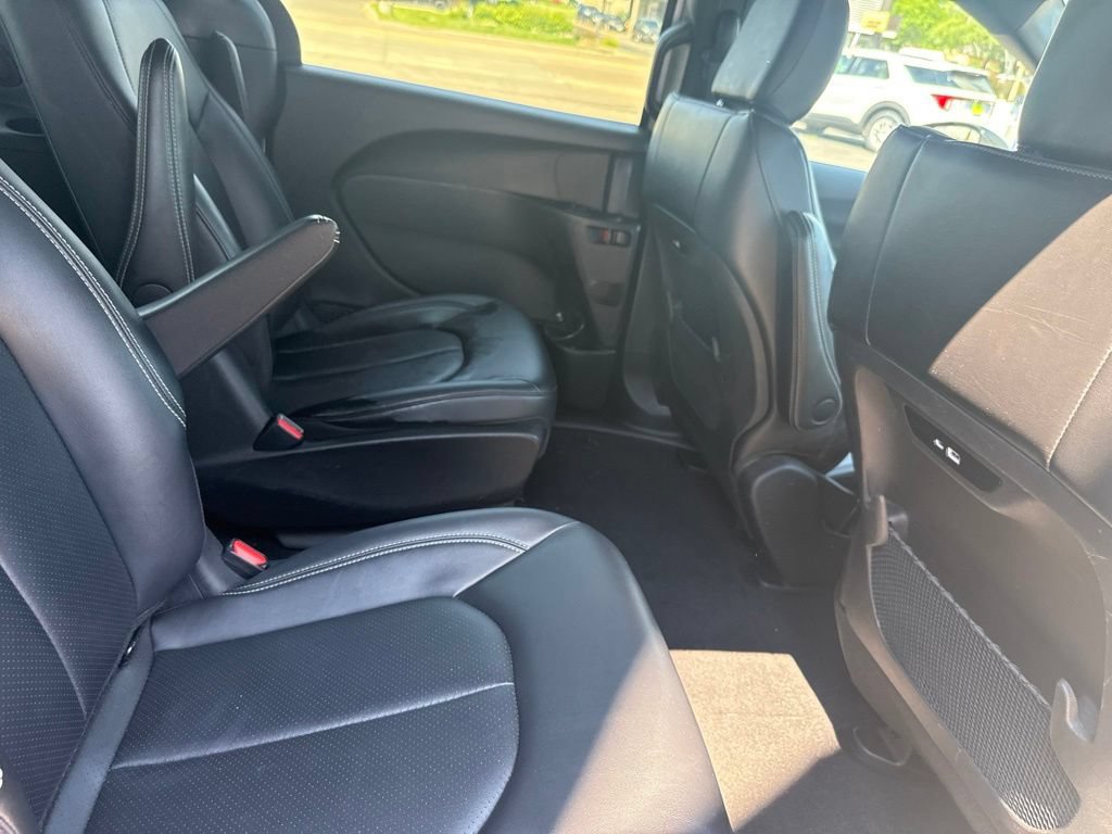 Used 2024 Chrysler Pacifica Limited FWD image 35