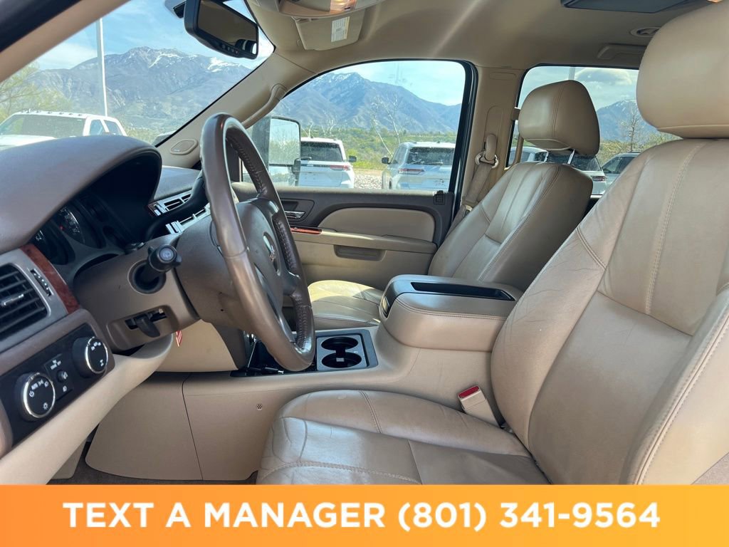 Used 2011 GMC Yukon XL SLT w/ SLT-2 Equipment Package image 10