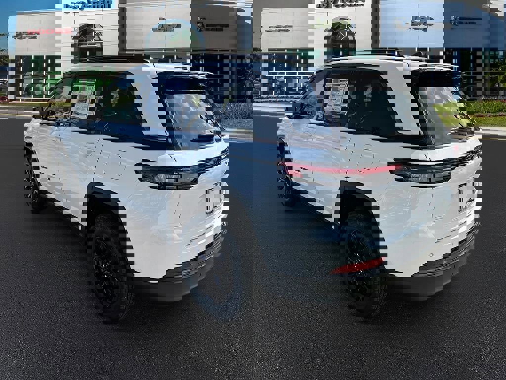 New 2026 Jeep Grand Cherokee Altitude image 5