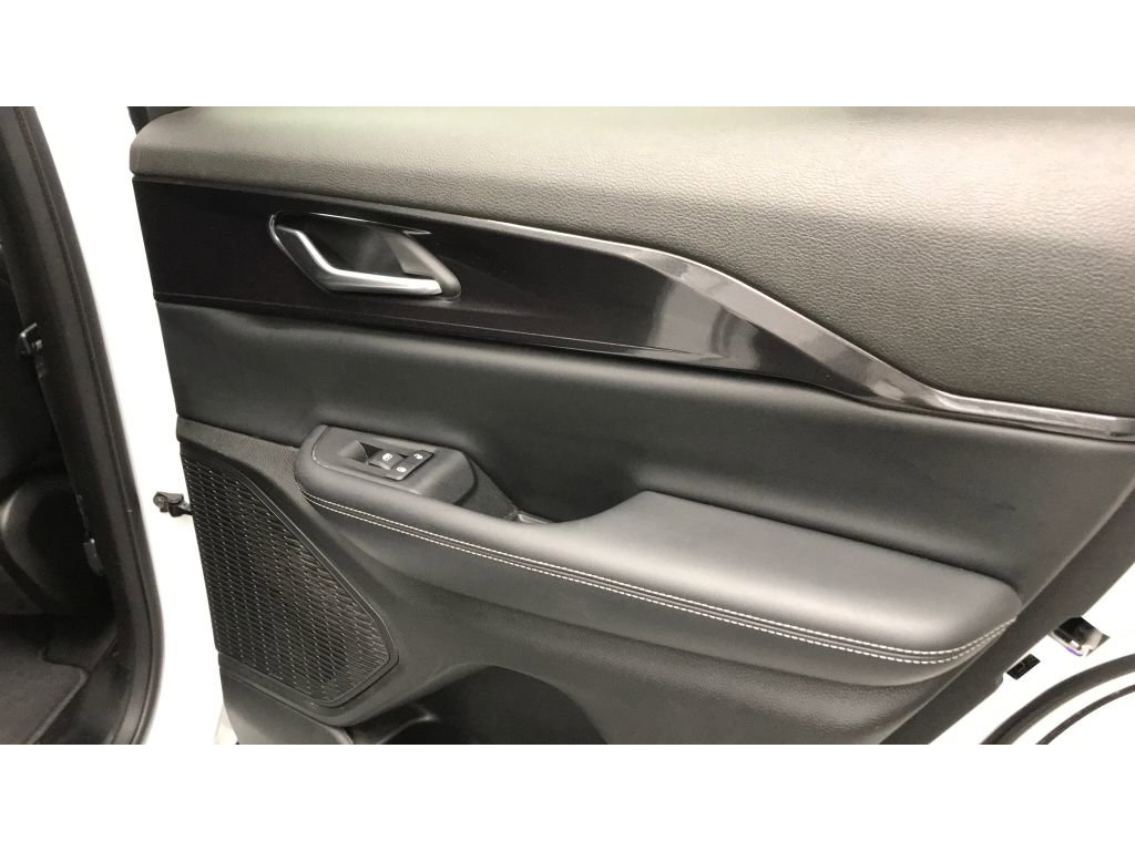 Used 2023 Jeep Grand Cherokee Altitude image 19