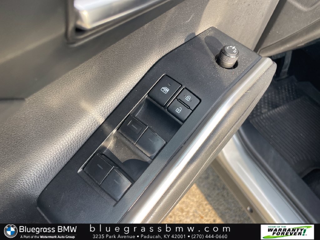 Used 2022 Toyota Highlander XLE AWD/4WD image 9
