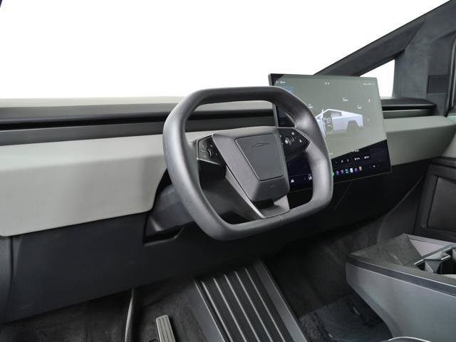 Used 2025 Tesla Cybertruck AWD Crew Cab image 4