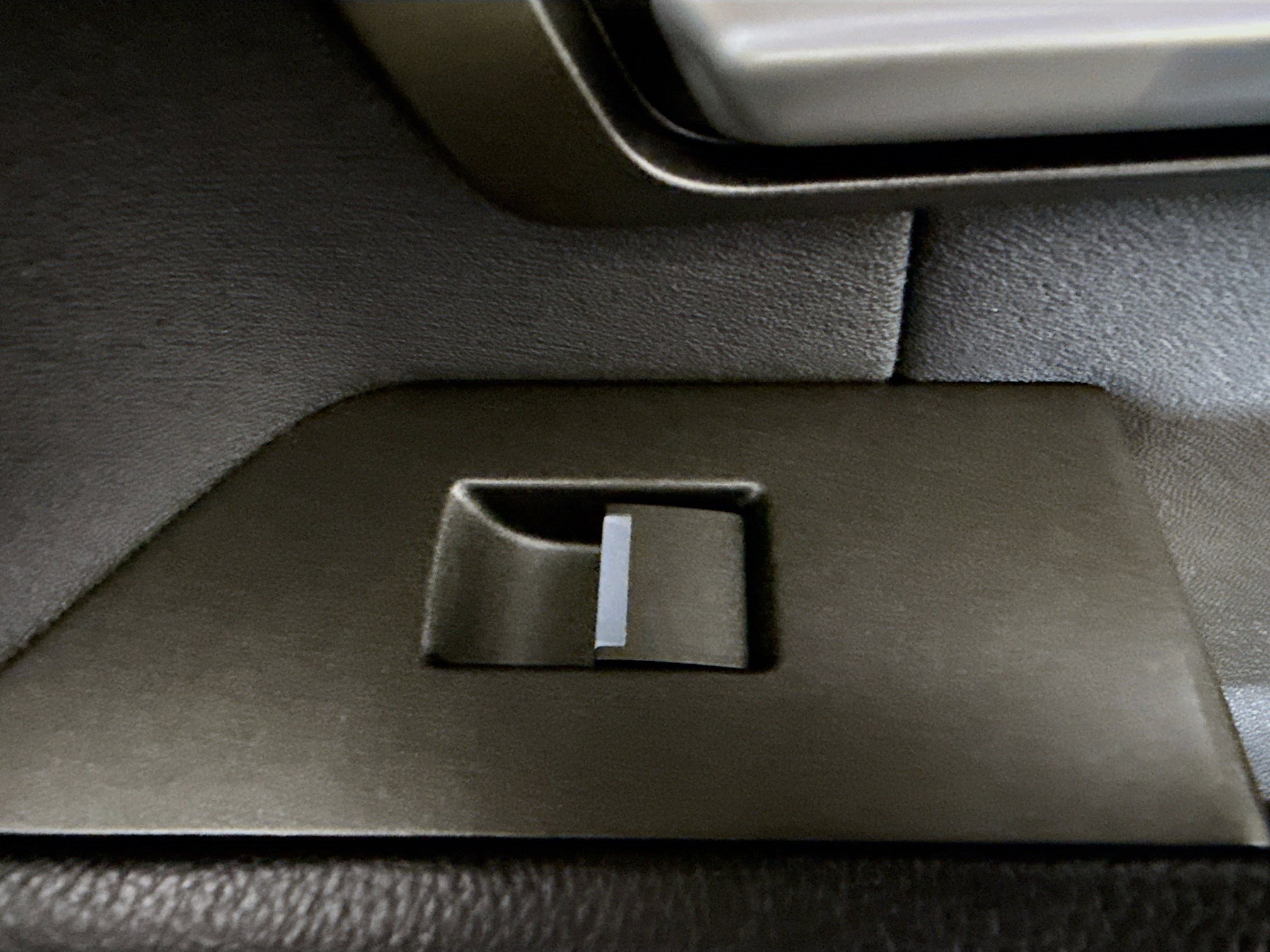 Used 2019 Land Rover Range Rover Evoque SE image 31