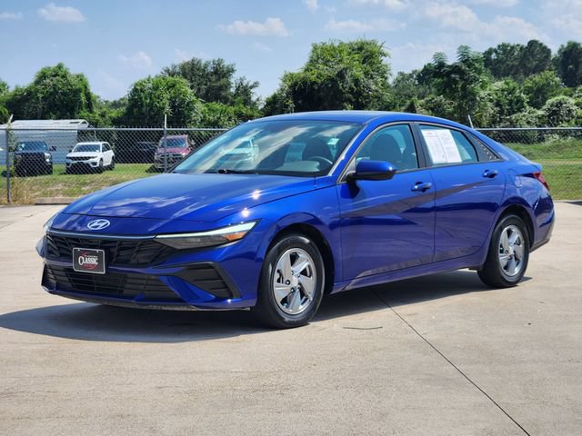 Used 2025 Hyundai Elantra SE FWD image 3