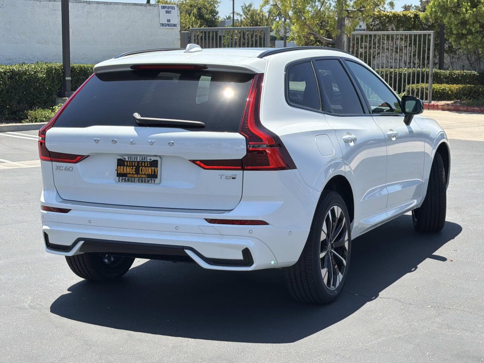 New 2026 Volvo XC60 T8 Plus w/ Protection Package Premier AWD/4WD image 6
