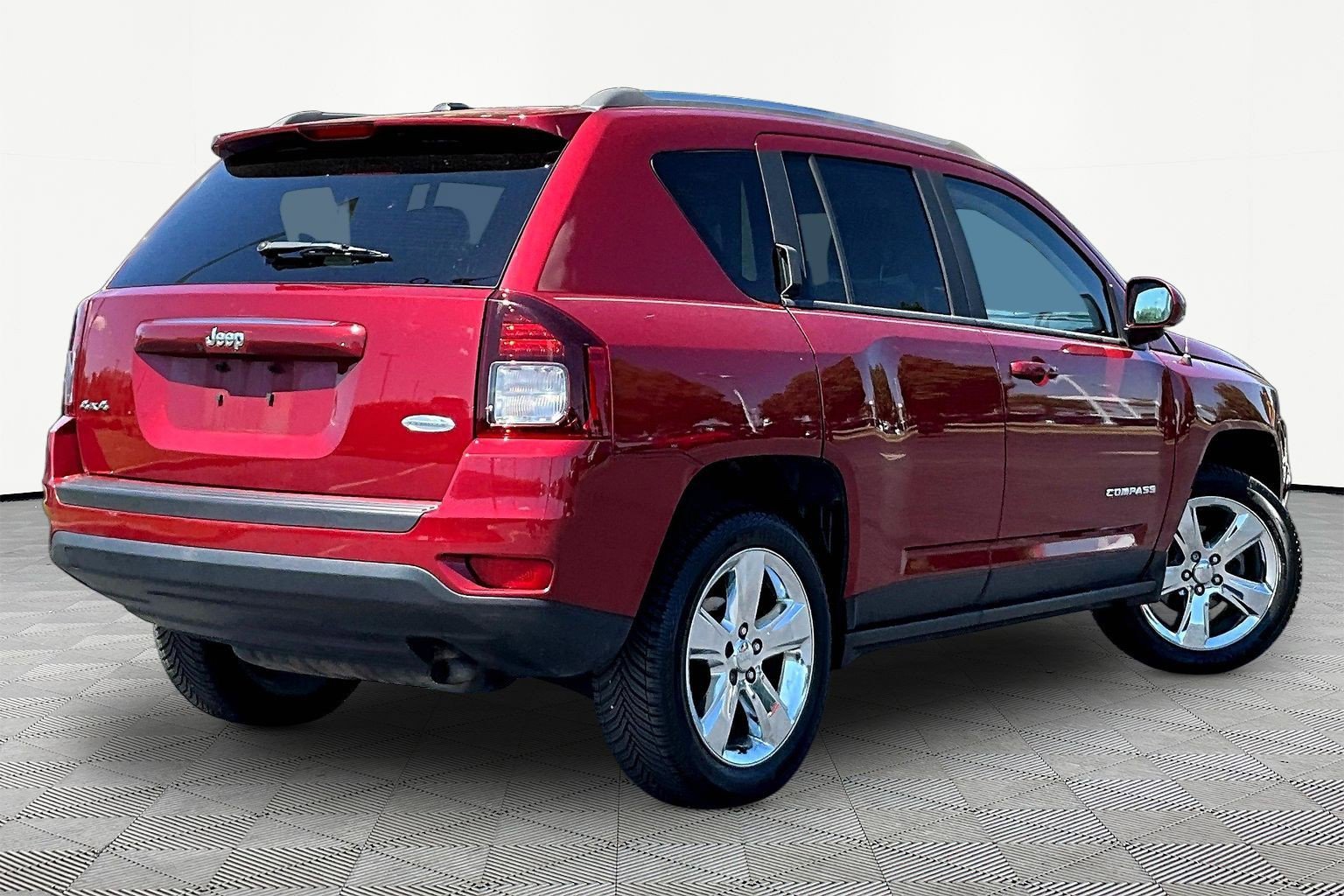 Used 2014 Jeep Compass Latitude w/ Sun/Sound Group AWD/4WD image 6
