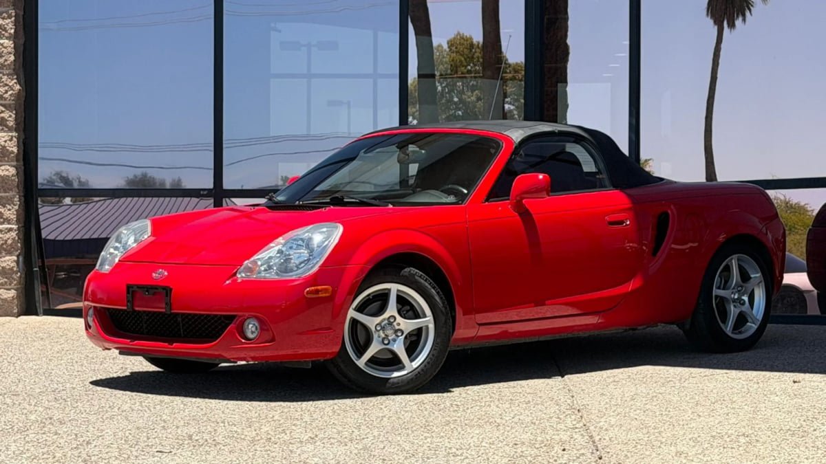 Used 2003 Toyota MR2 RWD image 4
