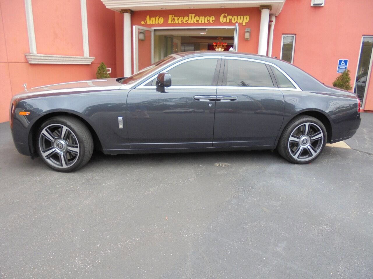 Used 2011 Rolls-Royce Ghost image 2
