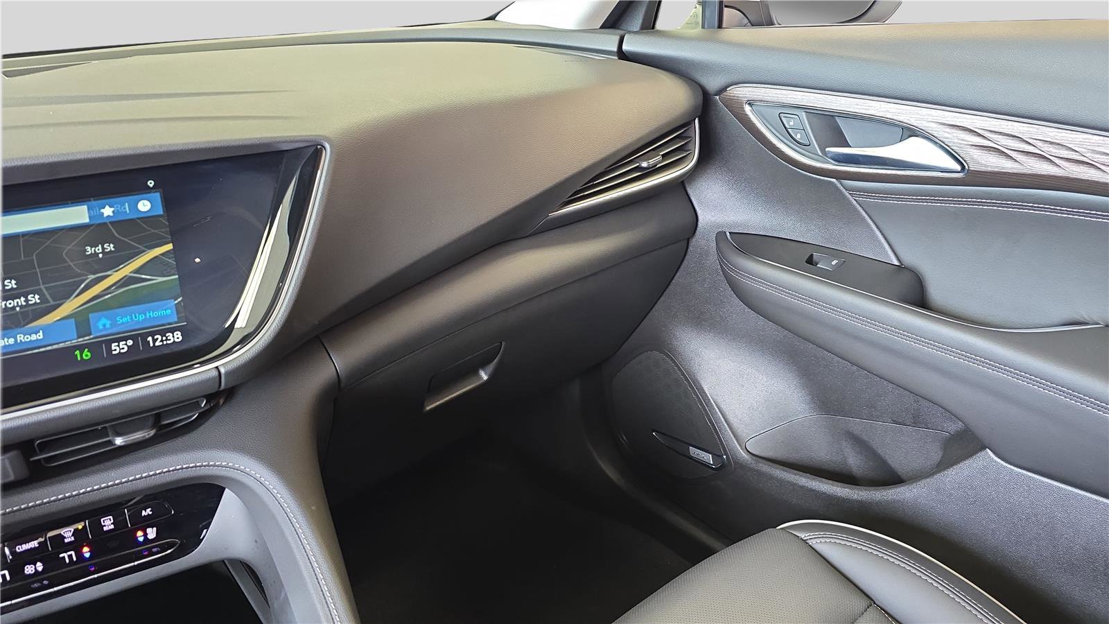 Used 2023 Buick Envision Avenir image 24