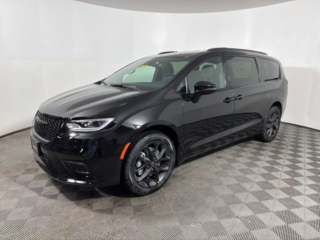 New 2026 Chrysler Pacifica Select w/ S Appearance Package AWD/4WD image 3