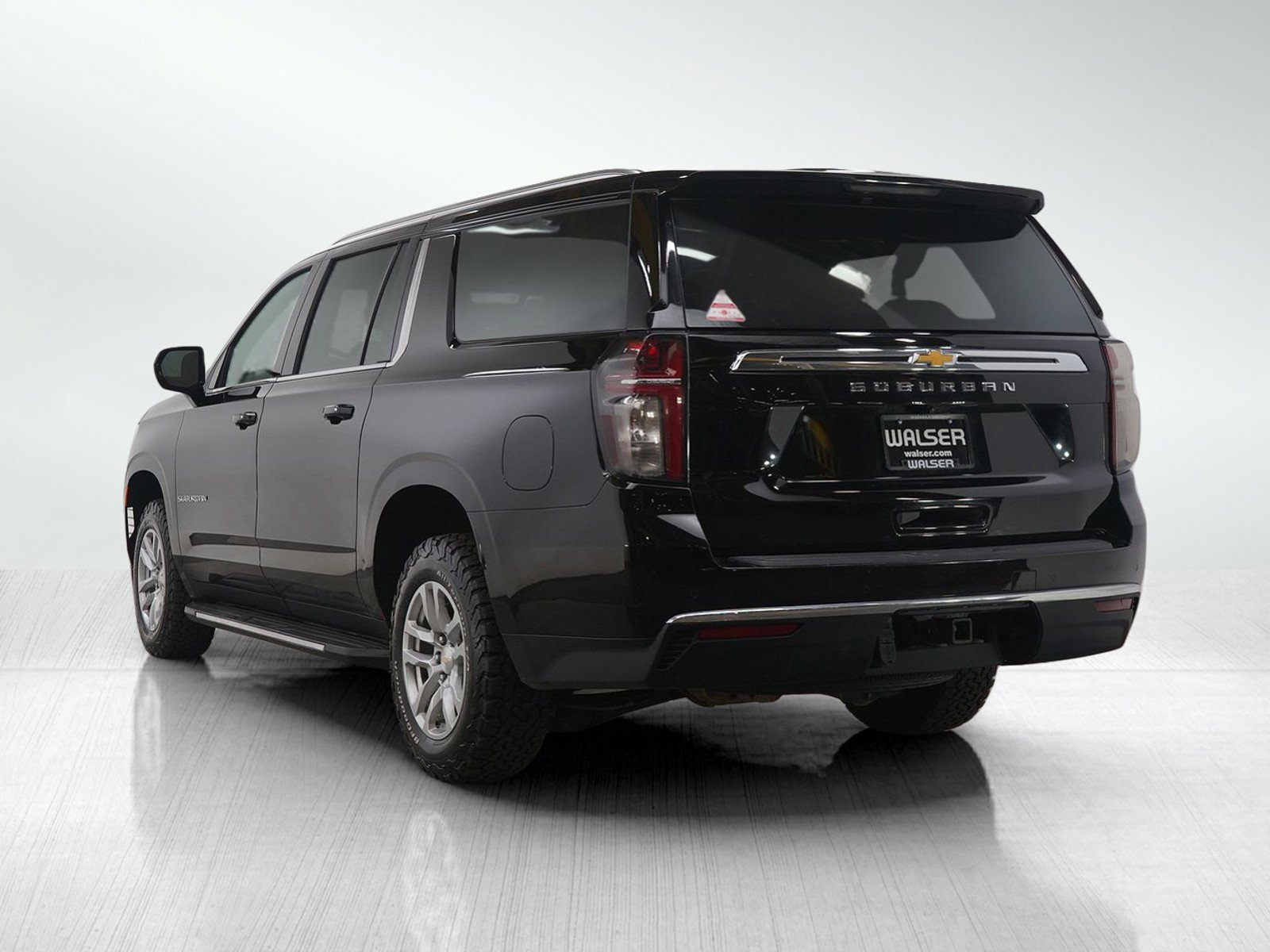 Used 2023 Chevrolet Suburban LS image 3