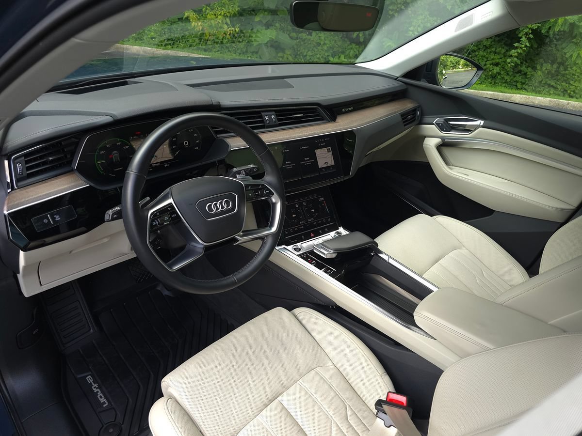 Used 2024 Audi Q8 e-tron Prestige w/ Prestige Package AWD/4WD image 2
