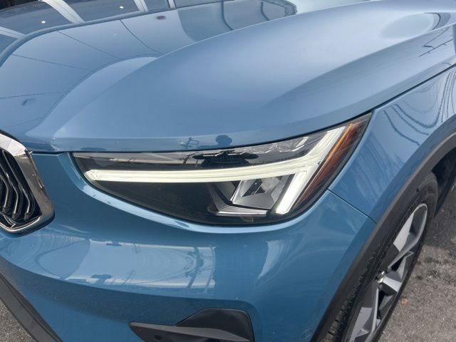 Certified 2025 Volvo XC40 B5 Plus image 8