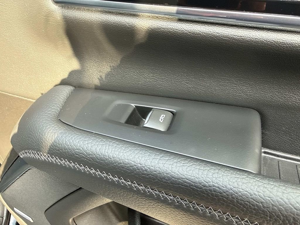 Used 2025 GMC Yukon Denali image 30