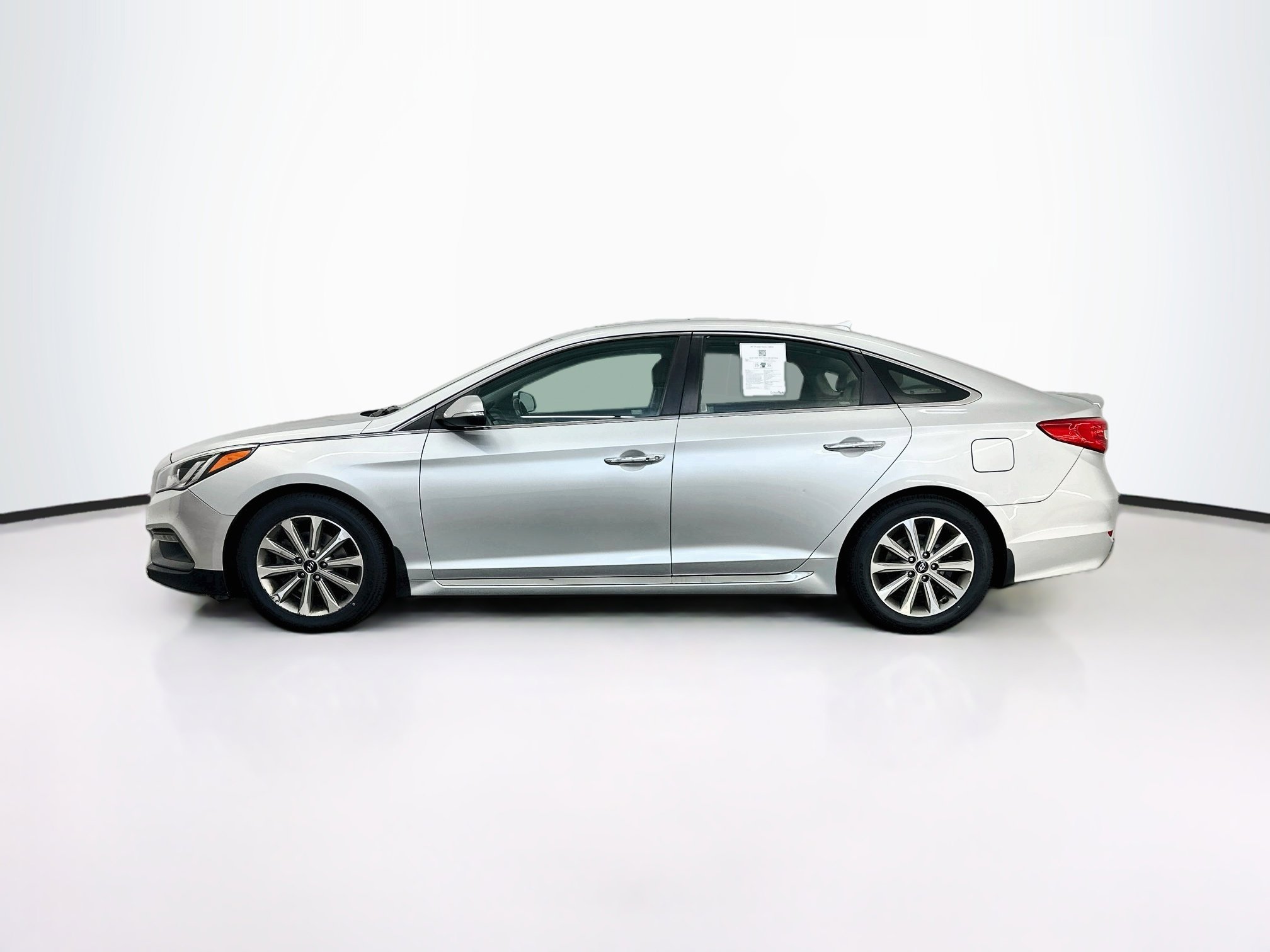 Used 2017 Hyundai Sonata Limited w/ Tech Package 03 FWD image 4