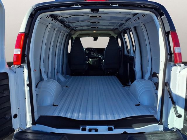 New 2025 GMC Savana 2500 w/ Driver Convenience Package RWD image 19